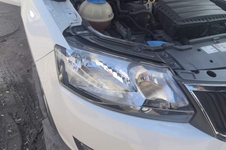Used Skoda Rapid 2016 1.6L Manual Trend Edition Right Front Headlight