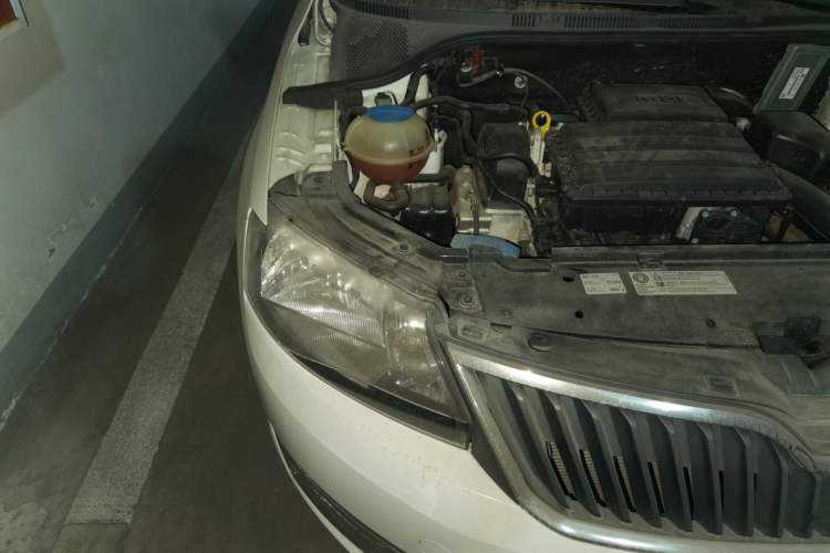Used Skoda Rapid 2016 1.6L Automatic Chuanxing Edition Right Front Headlight