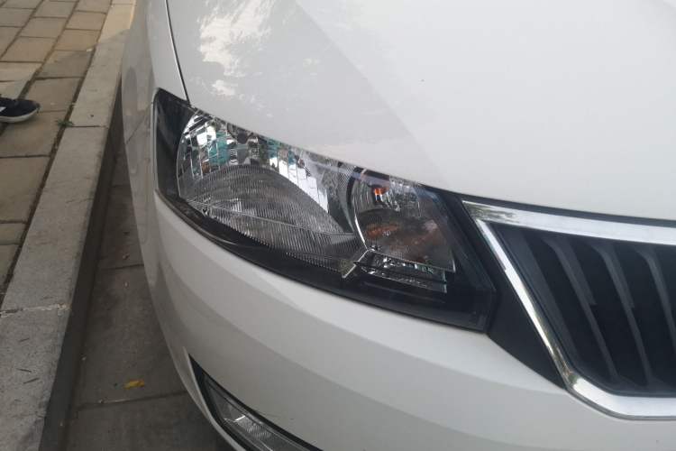 Used Skoda Rapid 2016 1.6L Manual Trend Edition Right Front Headlight