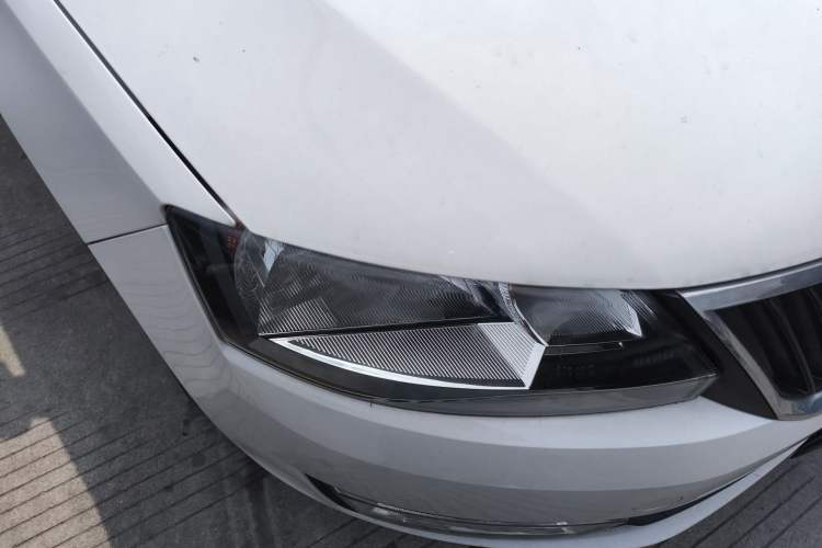 Used Skoda Rapid 2016 1.6L Manual Trend Edition Right Front Headlight