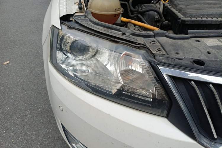Used Skoda Rapid 2016 1.6L Manual Trend Edition Right Front Headlight