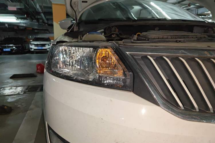 Used Skoda Rapid 2016 1.6L Manual Trend Edition Right Front Headlight