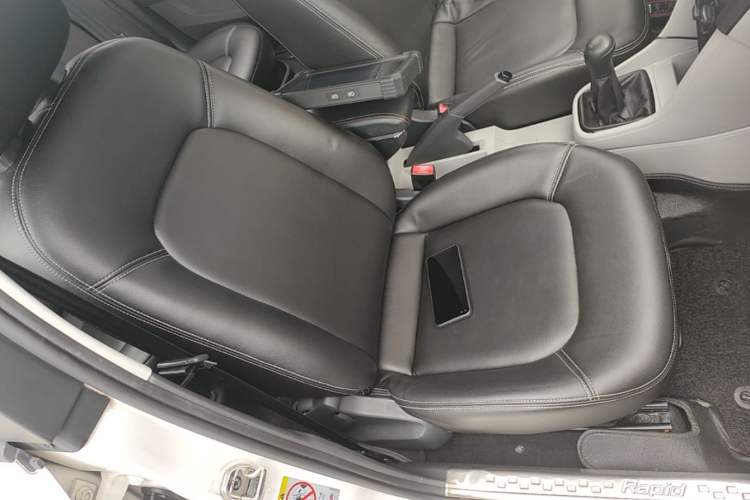 Used Skoda Rapid 2016 1.6L Manual Front-Wheel-Drive Version Right Front Seat