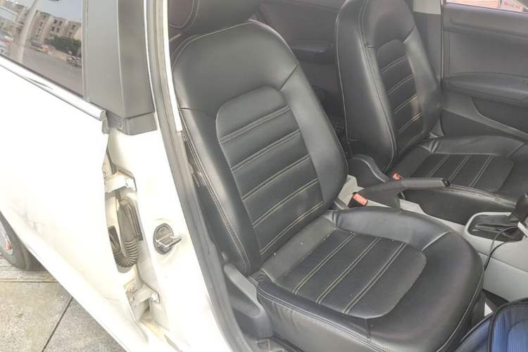 Used Skoda Rapid 2016 1.6L Automatic Front-Wheel Drive Model Right Front Seat