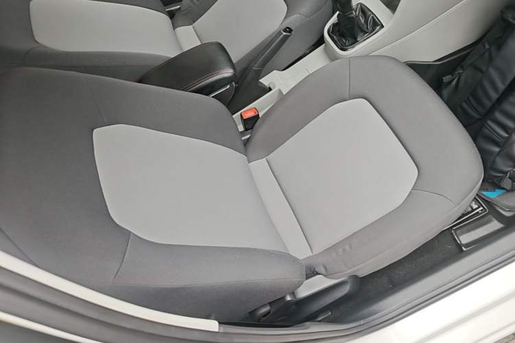 Used Skoda Rapid 2016 1.4L Manual Front-Wheel Drive Model Right Front Seat