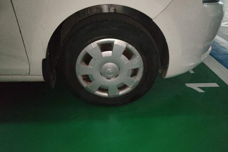 Used Skoda Rapid 2016 1.6L Manual Front-Wheel-Drive Version Right Front Wheel Hub