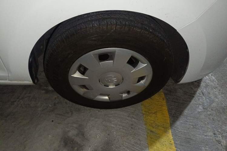 Used Skoda Rapid 2016 1.6L Manual Front-Wheel-Drive Version Right Front Wheel Hub