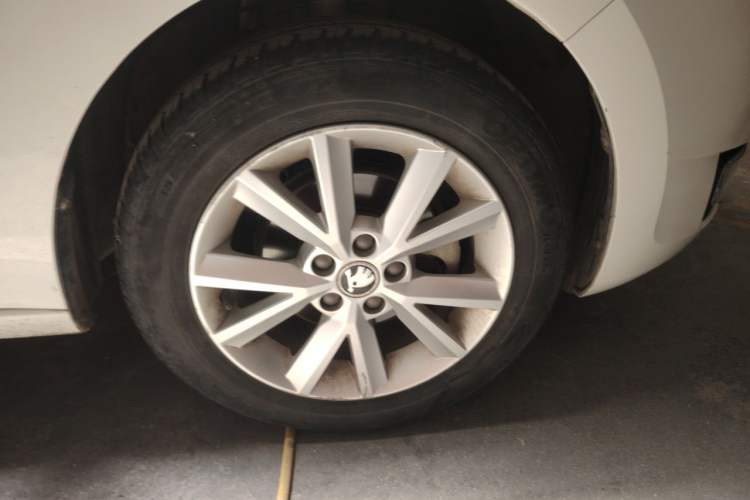 Used Skoda Rapid 2016 1.6L Automatic Chuanxing Edition Right Front Wheel Hub