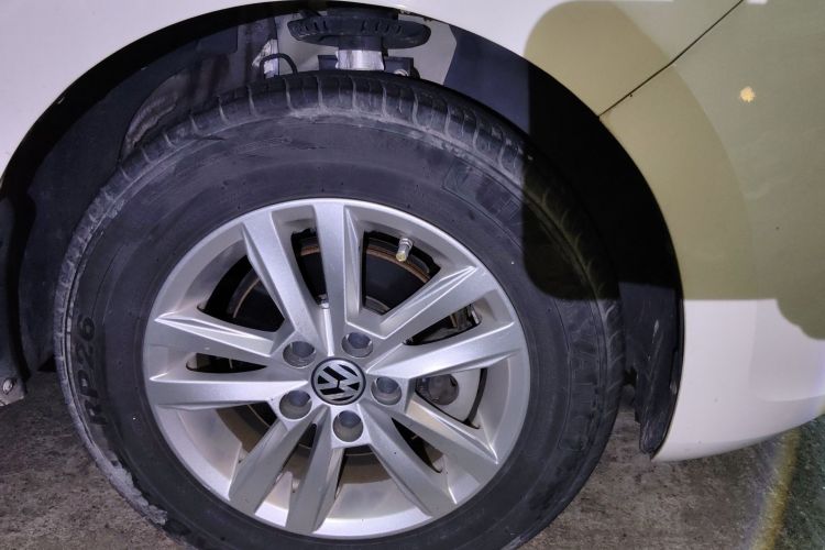 Used Skoda Rapid 2016 1.4L Manual Front-Wheel Drive Model Right Front Wheel Hub