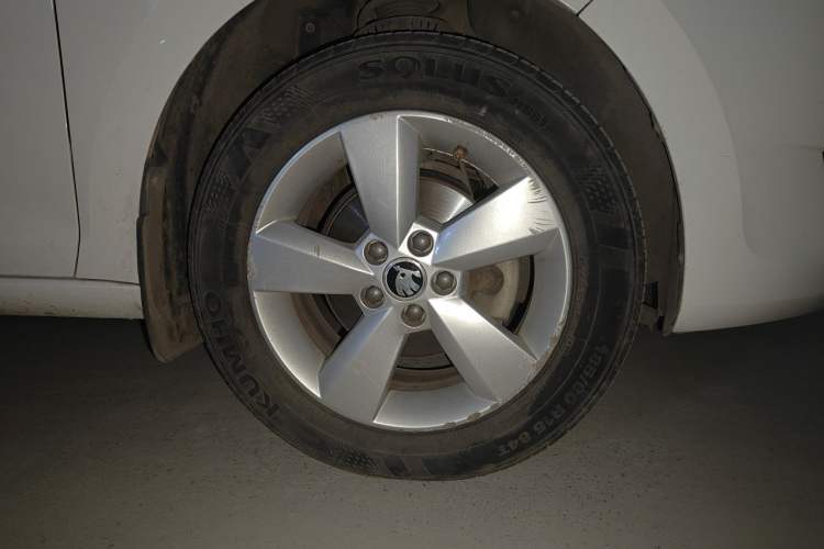 Used Skoda Rapid 2016 1.6L Manual Trend Edition Right Front Wheel Hub