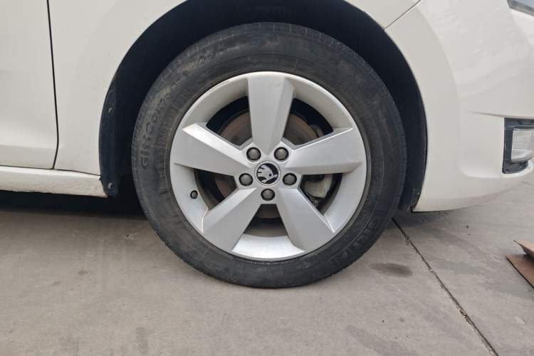 Used Skoda Rapid 2016 1.4L Manual Trend Edition Right Front Wheel Hub
