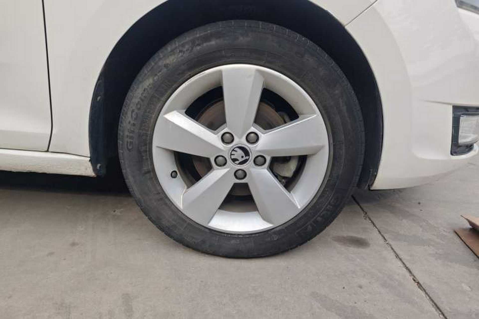 Used Skoda Rapid 2016 1.4L Manual Trend Edition Right Front Wheel Hub