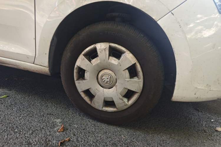 Used Skoda Rapid 2016 1.6L Manual Front-Wheel-Drive Version Right Front Wheel Hub