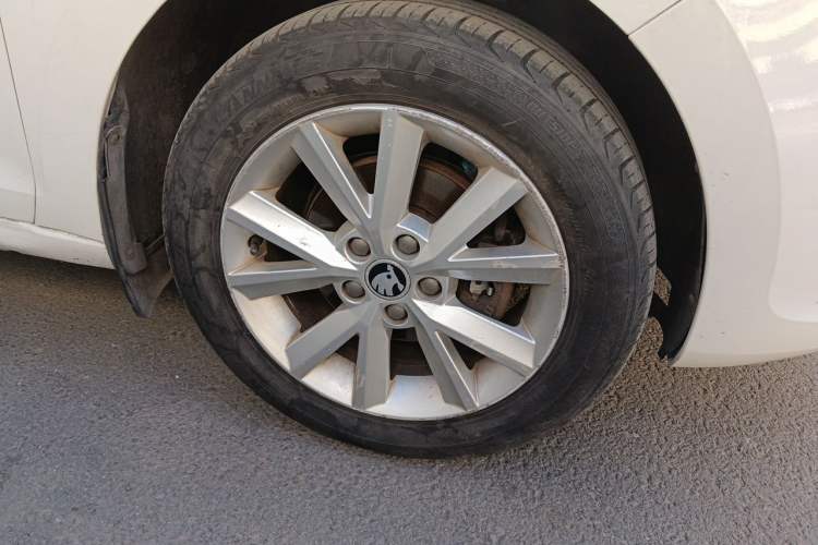 Used Skoda Rapid 2016 1.6L Manual Trend Edition Right Front Wheel Hub