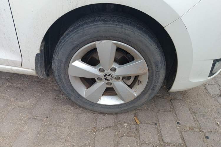 Used Skoda Rapid 2016 1.6L Manual Trend Edition Right Front Wheel Hub