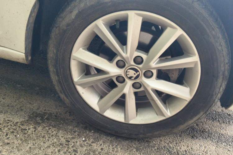 Used Skoda Rapid 2016 1.6L Manual Trend Edition Right Front Wheel Hub