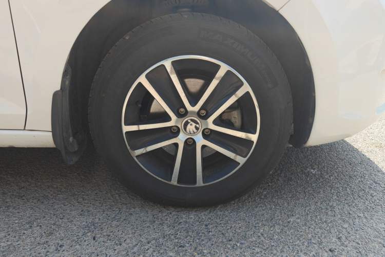Used Skoda Rapid 2016 1.6L Manual Front-Wheel-Drive Version Right Front Wheel Hub