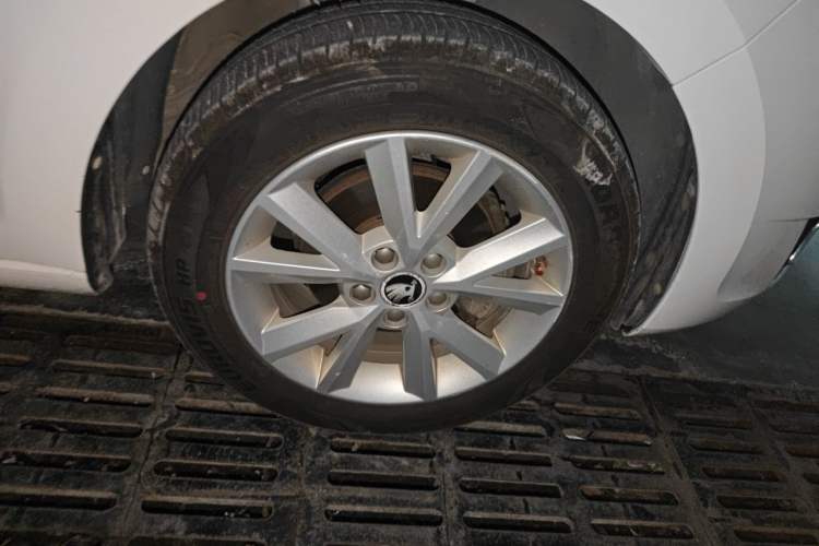 Used Skoda Rapid 2016 1.6L Manual Trend Edition Right Front Wheel Hub