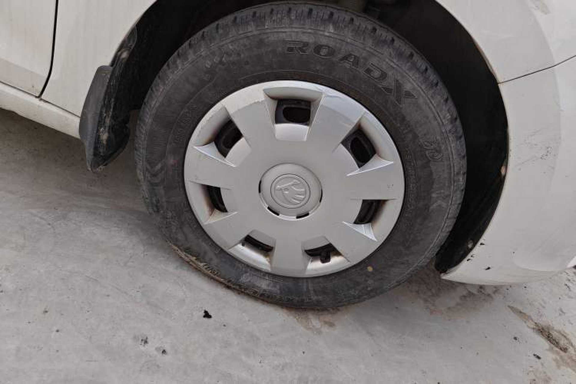 Used Skoda Rapid 2016 1.6L Manual Front-Wheel-Drive Version Right Front Wheel Hub