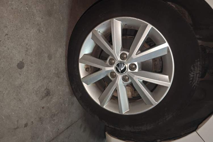 Used Skoda Rapid 2016 1.6L Automatic Chuanxing Edition Right Front Wheel Hub
