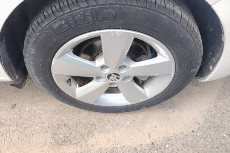 Used Skoda Rapid 2016 1.6L Manual Trend Edition Right Front Wheel Hub
