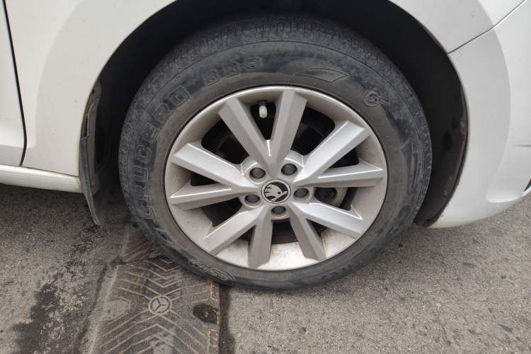 Used Skoda Rapid 2016 1.6L Manual Trend Edition Right Front Wheel Hub