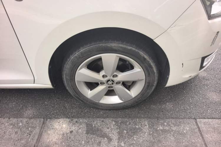 Used Skoda Rapid 2016 1.6L Manual Trend Edition Right Front Wheel Hub