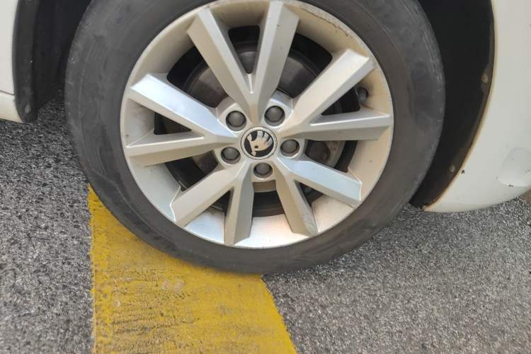 Used Skoda Rapid 2016 1.6L Automatic Chuanxing Edition Right Front Wheel Hub