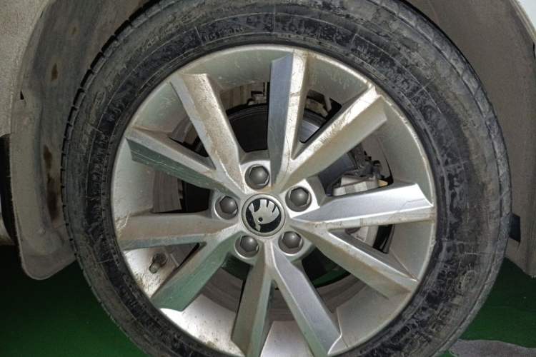 Used Skoda Rapid 2016 1.6L Automatic Chuanxing Edition Right Front Wheel Hub