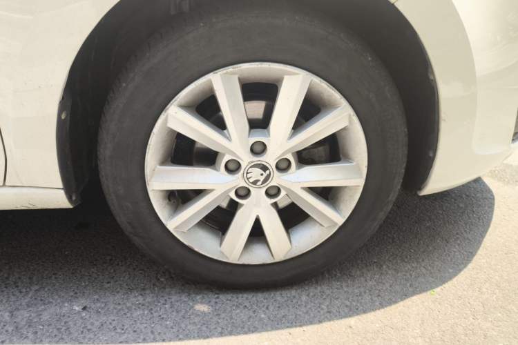 Used Skoda Rapid 2016 1.6L Manual Trend Edition Right Front Wheel Hub