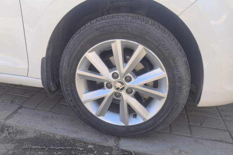 Used Skoda Rapid 2016 1.6L Manual Trend Edition Right Front Wheel Hub