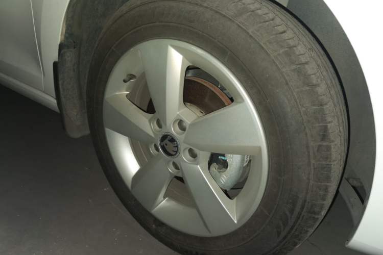 Used Skoda Rapid 2016 1.6L Automatic Chuanxing Edition Right Front Wheel Hub