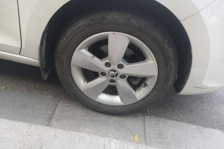 Used Skoda Rapid 2016 1.6L Manual Trend Edition Right Front Wheel Hub