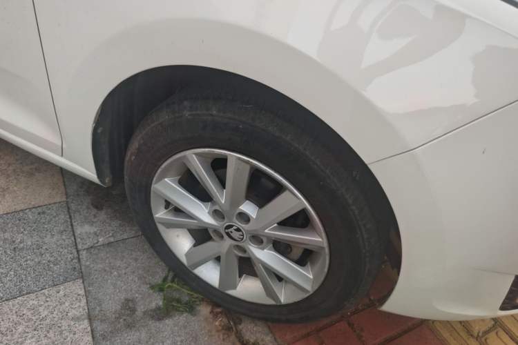 Used Skoda Rapid 2016 1.6L Manual Trend Edition Right Front Wheel Hub