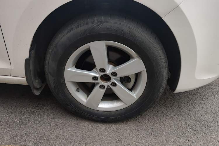 Used Skoda Rapid 2016 1.6L Automatic Front-Wheel Drive Model Right Front Wheel Hub