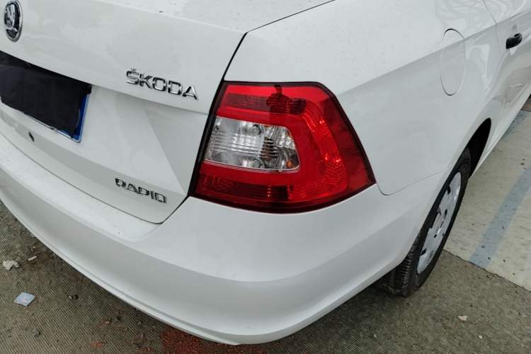 Used Skoda Rapid 2016 1.6L Manual Front-Wheel-Drive Version Right Rear Taillight
