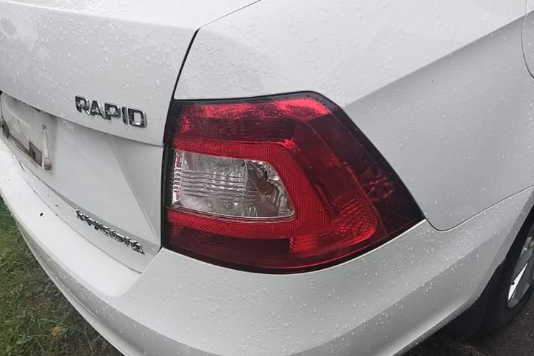 Used Skoda Rapid 2016 1.6L Automatic Chuanxing Edition Right Rear Taillight