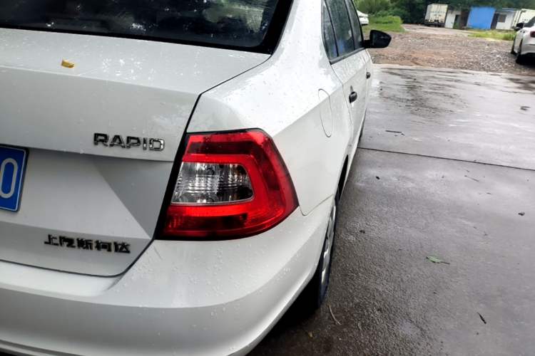 Used Skoda Rapid 2016 1.6L Manual Front-Wheel-Drive Version Right Rear Taillight
