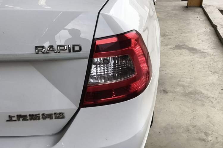 Used Skoda Rapid 2016 1.6L Manual Front-Wheel-Drive Version Right Rear Taillight
