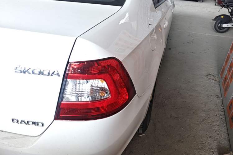 Used Skoda Rapid 2016 1.6L Automatic Chuanxing Edition Right Rear Taillight