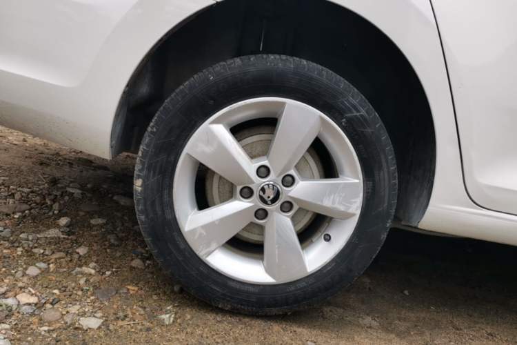 Used Skoda Rapid 2016 1.4L Manual Trend Edition Right Rear Wheel Hub