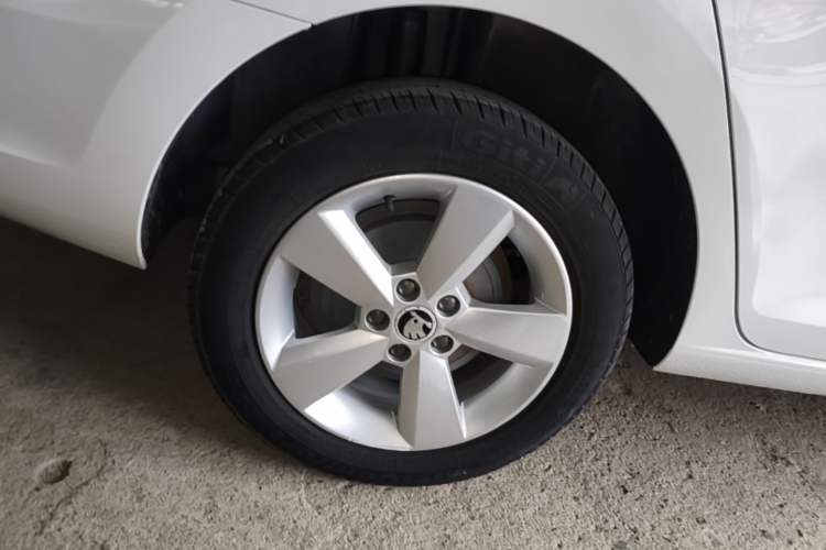 Used Skoda Rapid 2016 1.6L Automatic Chuanxing Edition Right Rear Wheel Hub