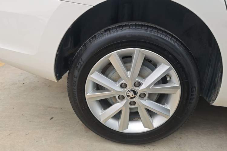 Used Skoda Rapid 2016 1.6L Automatic Chuanxing Edition Right Rear Wheel Hub