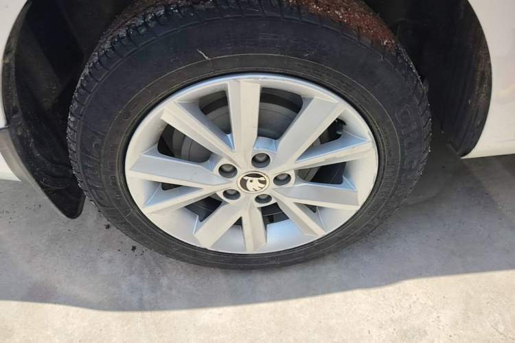 Used Skoda Rapid 2016 1.4L Manual Trend Edition Right Rear Wheel Hub