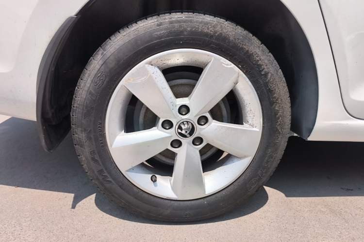 Used Skoda Rapid 2016 1.6L Automatic Chuanxing Edition Right Rear Wheel Hub