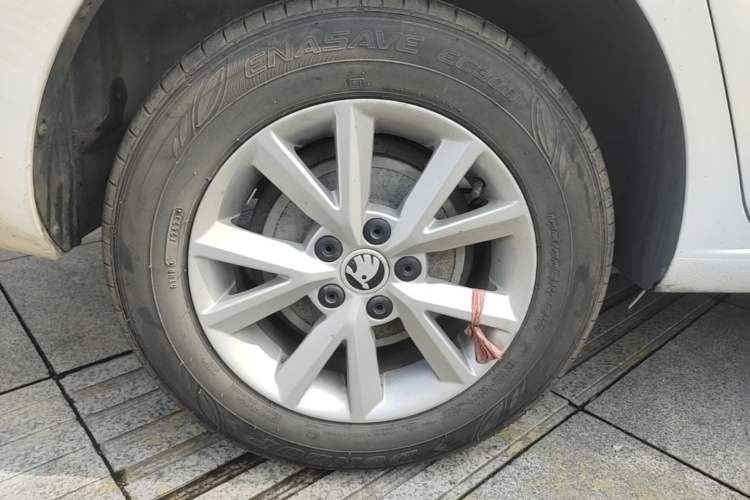 Used Skoda Rapid 2016 1.6L Automatic Front-Wheel Drive Model Right Rear Wheel Hub