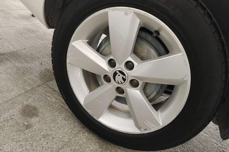 Used Skoda Rapid 2016 1.6L Automatic Chuanxing Edition Right Rear Wheel Hub