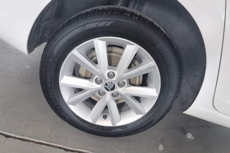 Used Skoda Rapid 2016 1.6L Manual Trend Edition Right Rear Wheel Hub