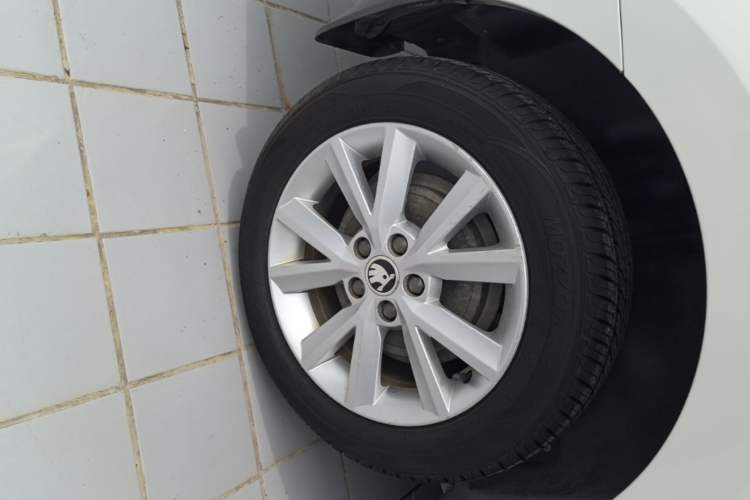 Used Skoda Rapid 2016 1.6L Manual Trend Edition Right Rear Wheel Hub