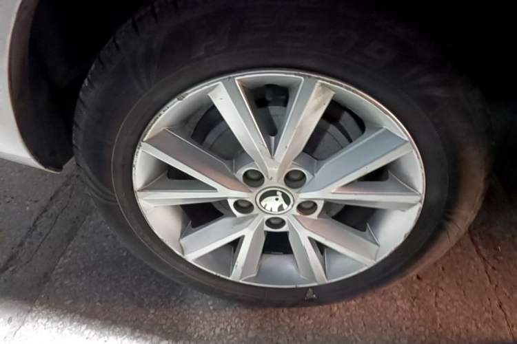 Used Skoda Rapid 2016 1.6L Automatic Chuanxing Edition Right Rear Wheel Hub